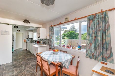 Photo of property in 5 Ngatiawa Street, Himatangi Beach, Foxton, 4891