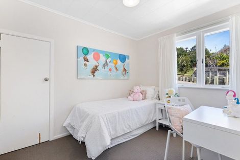 Photo of property in 64 Colwill Road, Massey, Auckland, 0614