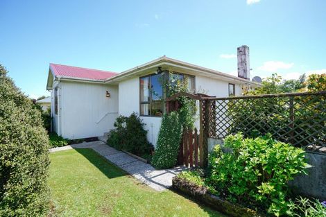 Photo of property in 52 Nichol Street, Heidelberg, Invercargill, 9812