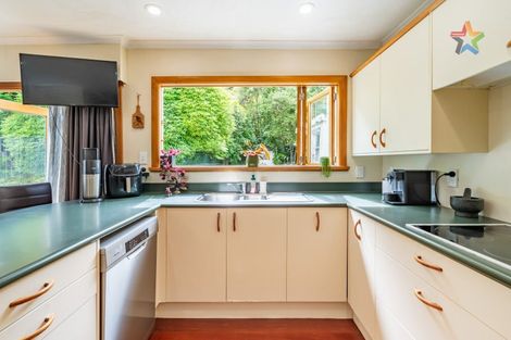 Photo of property in 21 Kennedy Grove, Stokes Valley, Lower Hutt, 5019