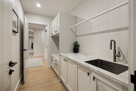 Photo of property in 71 Oak Road, Poraiti, Napier, 4112