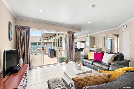 Photo of property in 19 Newinn Crescent, East Tamaki Heights, Auckland, 2016