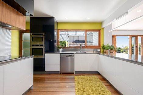 Photo of property in 11 Bradbury Road, Botany Downs, Auckland, 2010