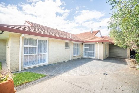 Photo of property in 120 John F Kennedy Drive, Milson, Palmerston North, 4414