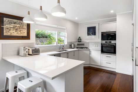 Photo of property in 68 Woodfern Crescent, Titirangi, Auckland, 0604