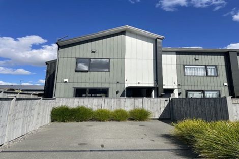 Photo of property in 8 Rauriki Lane, Rosehill, Papakura, 2113