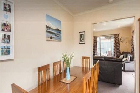 Photo of property in 4 Dryden Court, Kelvin Grove, Palmerston North, 4414