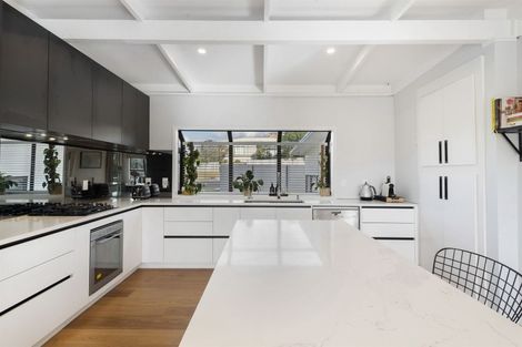 Photo of property in 1/52 Pupuke Road, Hillcrest, Auckland, 0627