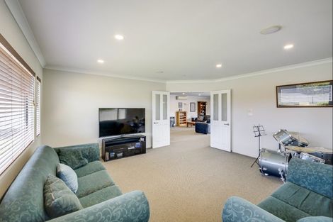 Photo of property in 15 Pania Place, Poraiti, Napier, 4112