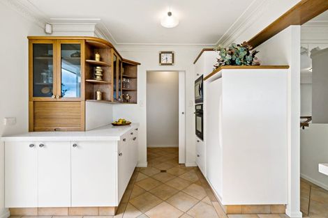 Photo of property in 30 Fairfax Avenue, Northcote, Auckland, 0627