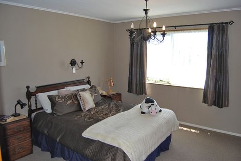 Photo of property in 39 Whaka Street, Maungaturoto, 0520