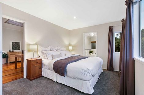 Photo of property in 16 Creamer Avenue, Belmont, Auckland, 0622