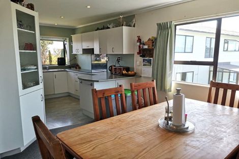 Photo of property in 28 Manaia View Road, One Tree Point, 0118