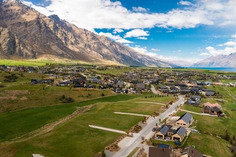 Photo of property in 32 Cunninghams Drive, Jacks Point, Queenstown, 9371