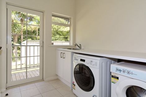 Photo of property in 33 Cochran Road, Oratia, Auckland, 0604