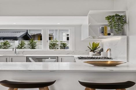 Photo of property in 7 Fairfax Avenue, Northcote, Auckland, 0627