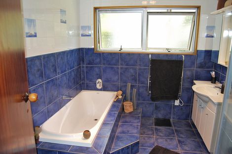 Photo of property in 39 Whaka Street, Maungaturoto, 0520