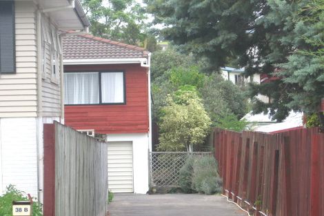 Photo of property in 1/38 Waverley Avenue, Glenfield, Auckland, 0629