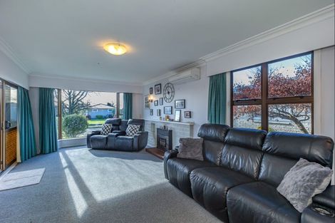 Photo of property in 24 Karaka Crescent, Levin, 5510