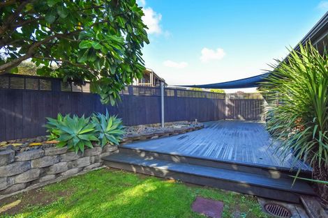 Photo of property in 21 Orinda Close, Botany Downs, Auckland, 2010