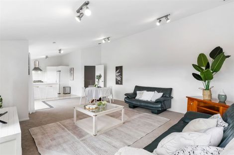 Photo of property in 2/26 Noeleen Street, Glenfield, Auckland, 0629