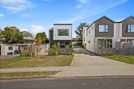 Photo of property in 4a Trengove Place, West Harbour, Auckland, 0618