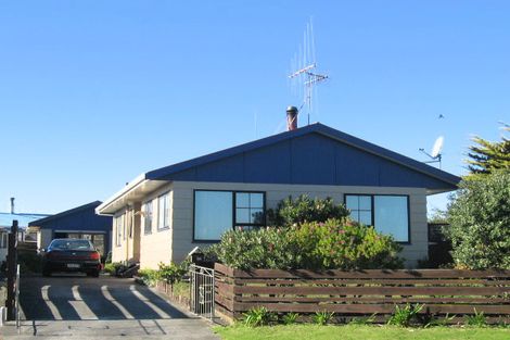 Photo of property in 26 Simcox Street, Otaki Beach, Otaki, 5512