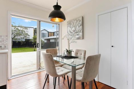 Photo of property in 28 Harbour View Road, Te Atatu Peninsula, Auckland, 0610