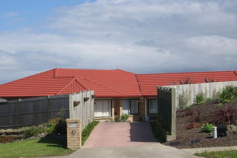 Photo of property in 30 Rising Parade, Fairview Heights, Auckland, 0632