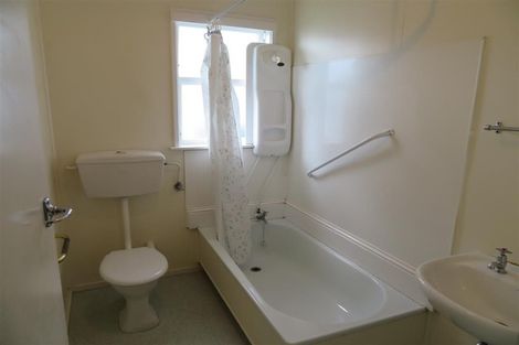 Photo of property in 1/136-138 Waddington Drive, Naenae, Lower Hutt, 5011