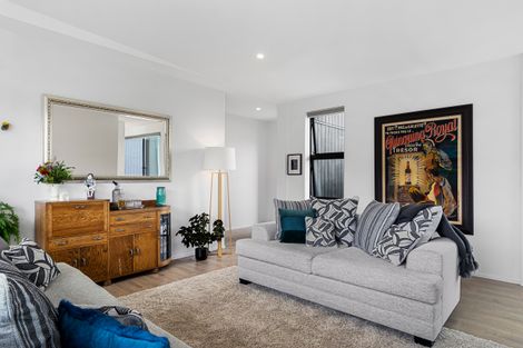 Photo of property in 16 Awanui Crescent, Matakana, 0985