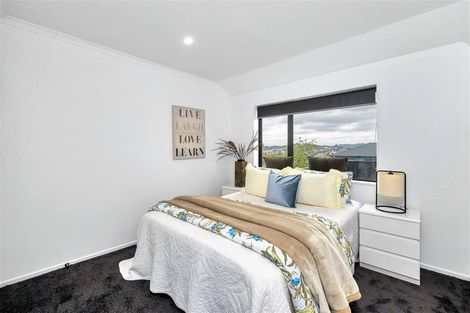 Photo of property in 12 San Casello Rise, Henderson, Auckland, 0612