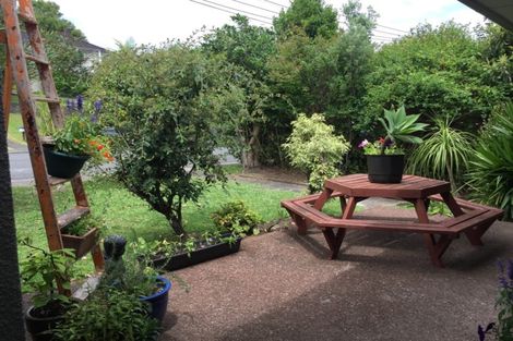 Photo of property in 17 Webb Place, Forrest Hill, Auckland, 0620