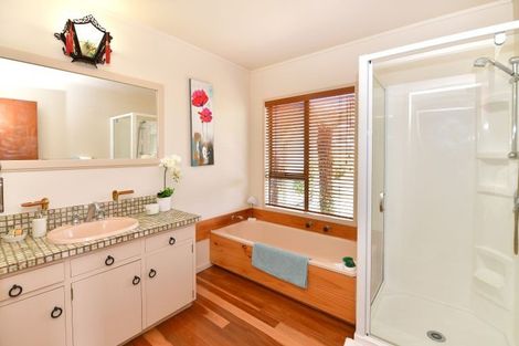 Photo of property in 77 Matija Place, Red Beach, 0932