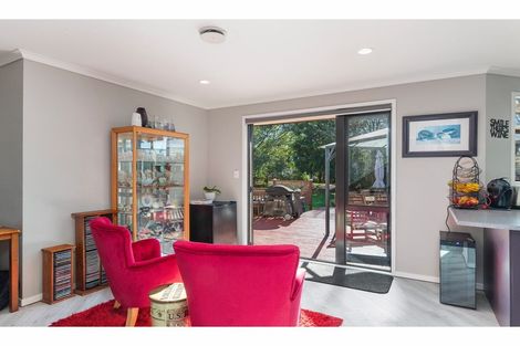 Photo of property in 6 Raukawa Grove, Waiuku, 2123