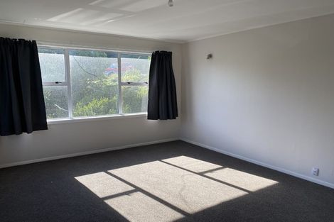 Photo of property in 34 Miles Crescent, Newlands, Wellington, 6037