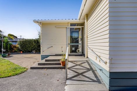 Photo of property in 124 Glover Road, Hawera, 4610