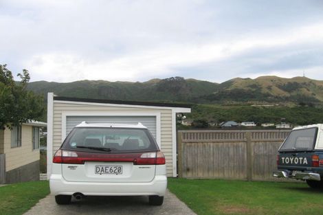 Photo of property in 51 Handyside Street, Tawa, Wellington, 5028