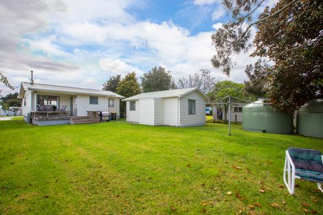 Photo of property in 19 Birds Beach Road, Tapora, 0977