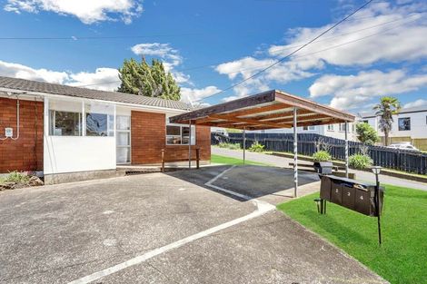 Photo of property in 1/11 Alston Avenue, Kelston, Auckland, 0602