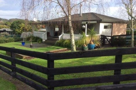 Photo of property in 83 Tawa Road, Kumeu, 0891