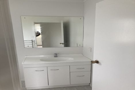 Photo of property in 7 Andros Place, Unsworth Heights, Auckland, 0632