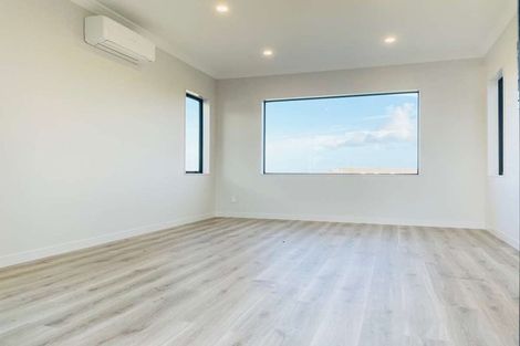 Photo of property in 16 Bine Crescent, Orewa, 0931