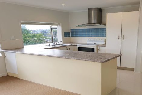 Photo of property in 8 Tawavale Crescent, Totara Vale, Auckland, 0629