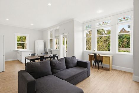 Photo of property in 5 Governor Road, Northland, Wellington, 6012