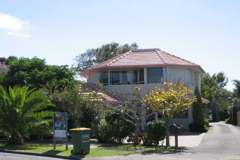 Photo of property in 1/6 Castor Bay Road, Castor Bay, Auckland, 0620