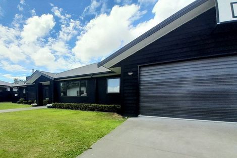 Photo of property in 5 D'urville Place, Kelvin Grove, Palmerston North, 4414
