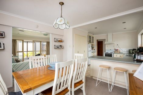 Photo of property in 72 Manu Crescent, Upper Vogeltown, New Plymouth, 4310