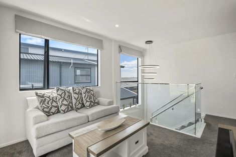 Photo of property in 11 Koiora Road, Clarks Beach, 2122