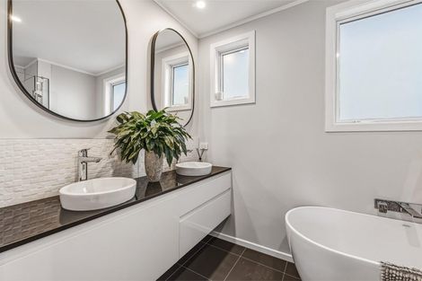 Photo of property in 43 Maude Street, Riverhead, 0820